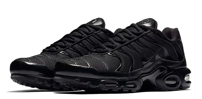 triple black nike blazers