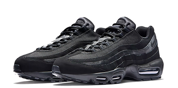 mens nike triple black