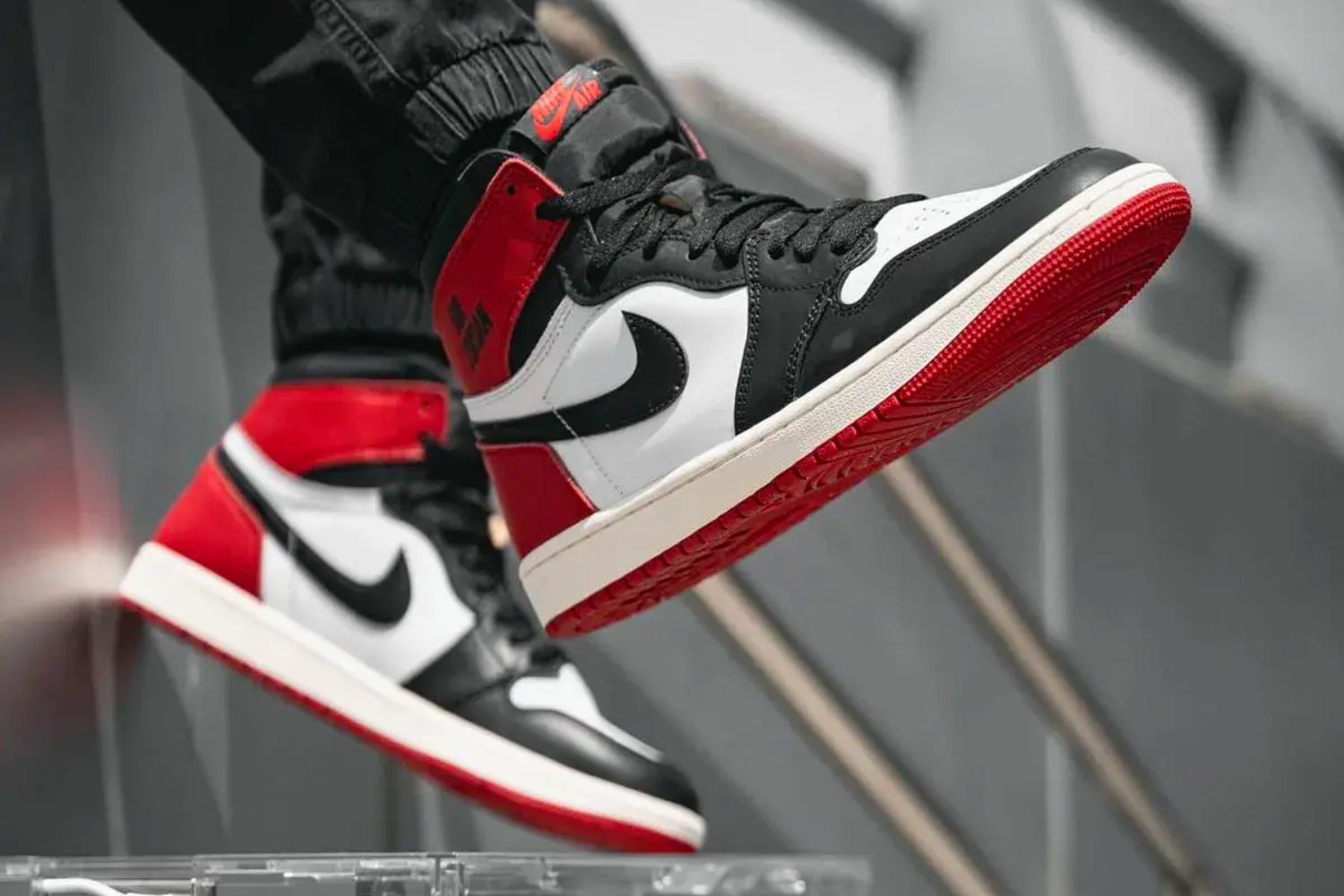 靴 Nike Air Jordan1 Black Toe Reimagined Air Jordan 1 High OG 'Black Toe Reimagined' Set for October